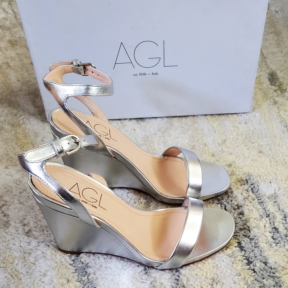 NWT AGL Wedges